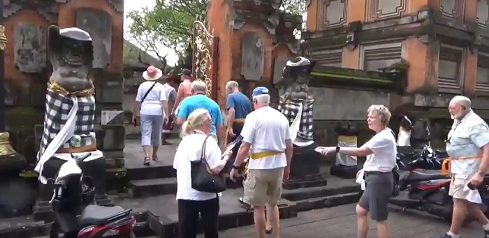 wisatawan asing di bali Wisatawan mancanegara di Bali akan dibatasi. (Foto: iNews.id/Aris Wiyanto)