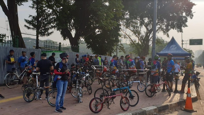 Bogas Komunitas sepeda Brompton Owner Gading dan Sekitarnya (Bogas) Community menggelar acara gowes bersama sejumlah komunitas sepeda lain di DKI, Sabtu (14/3/2020). (Foto: iNews.id/ Riezky Maulana).
