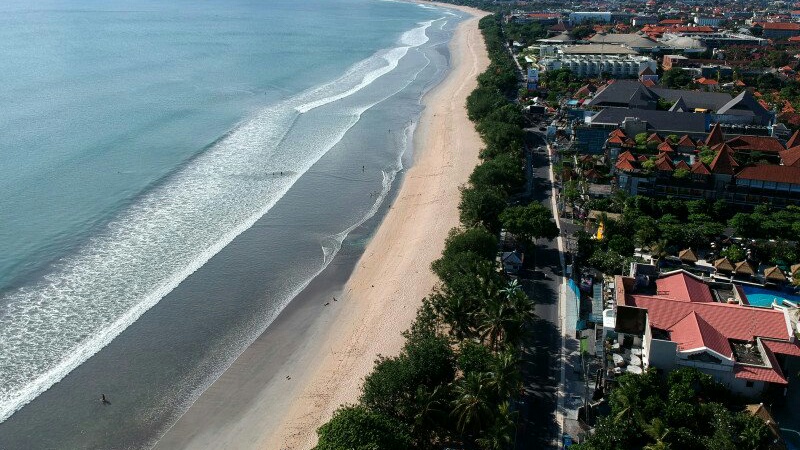 Wisata Pantai Kuta Bali.  (Foto: ANTARA)