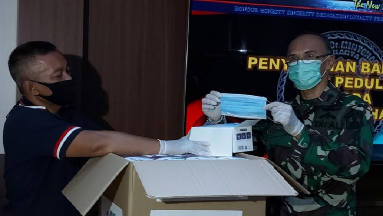Bantuan alkes MNC Peduli kembali menyalurkan bantuan alat kesehatan kepada Rumah Sakit Angkatan Laut (RSAL) Mintoharjo, Jakarta Pusat, Jumat (17/4/2020). (Foto: iNews.id/ Felldy Utama).