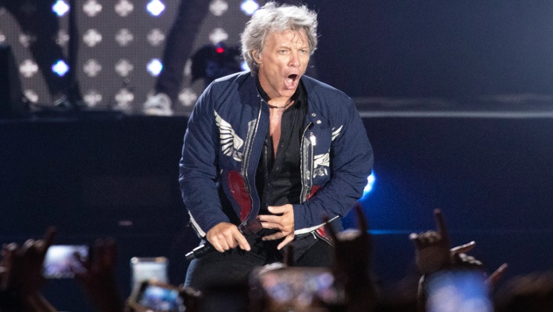 jon bon jovi Jon Bon Jovi merilis lagu “Do What You Can” di masa karantina karena Covid-19. (Foto: istimewa).