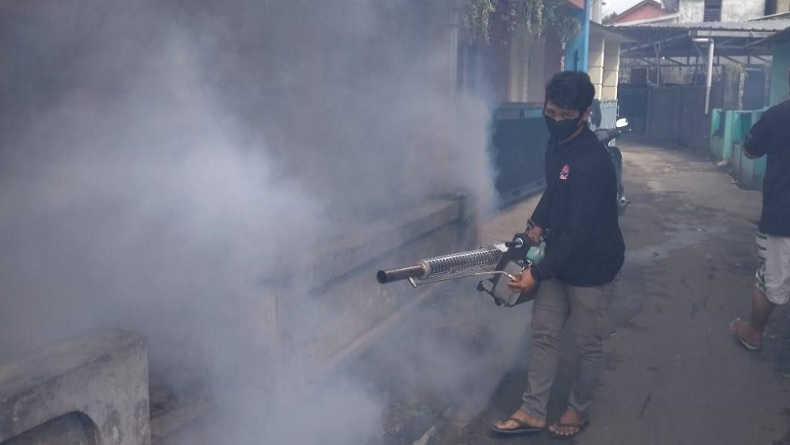 Fogging MNC Land Lido bersama DPP Baja Perindo dan Pemdes Watesjaya Lawan Penyebaran DBD. (Foto: Istimewa).
