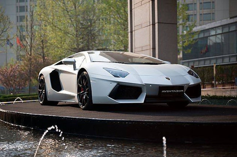 6 Koleksi Mobil Jackie Chan, Paling Banyak Ternyata Mitsubishi