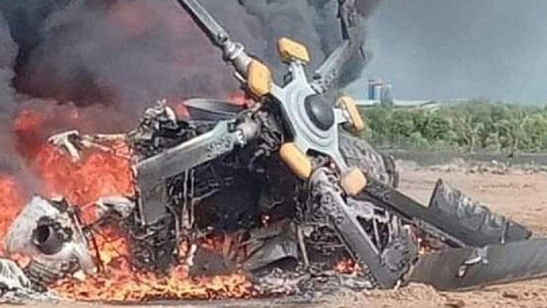 helikopter tni ad jatuh2 Puing-puing helikopter TNI AD yang jatuh dan terbakar di Kendal, Jateng, Sabtu (6/6/2020). (Foto: Istimewa)