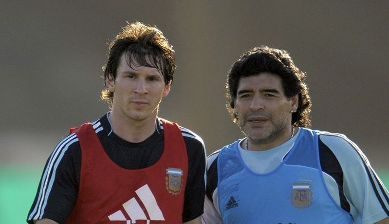 Lionel Messi dan Diego Maradona (Foto: AFP/Juan Mabromata)