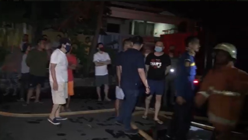Kebakaran di Intercon Kebakaran terjadi di perumahan elite Kebon Jeruk Intercon, Kembangan, Jakarta Barat, Sabtu (5/7/2020) dini hari.