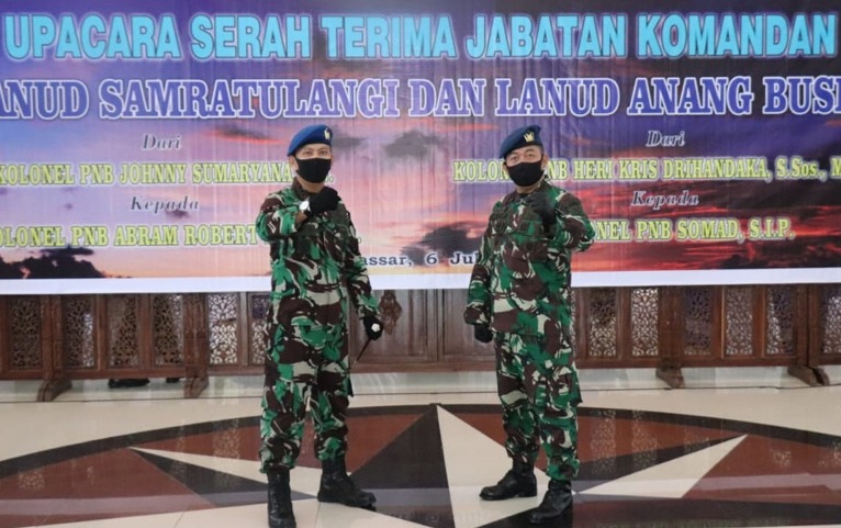 Danlanud Johnny Sumaryana dan Danlanud Baru Danlanud Baru Kol. Pnb Abram Robert Tumanduk dan Danlanud Lama Kol. Pnb Johnny Sumaryana