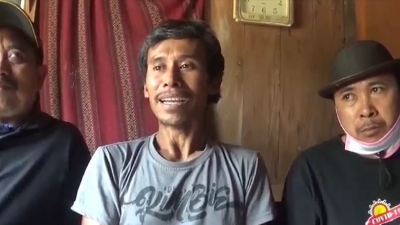 Wagiman, pria yang sanggup memindahkan rumahnya Wagiman, pria yang sanggup memindahkan fondasi rumahnya dalam waktu 1 jam lebih di Dusun Desa Mengger, Kecamatan Karanganyar, Kabupaten Ngawi, Jawa Tengah (Jateng), jadi tontonan warga, Kamis (9/7/2020). (Foto: iNews/Asfi Manar)