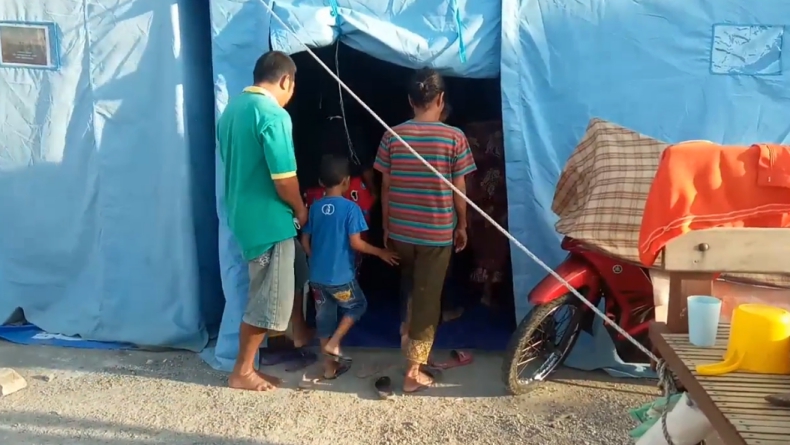 Tenda pengungsi Kondisi tendang pengungsi banjir Wajo, Sulsel (Amnar/iNews)