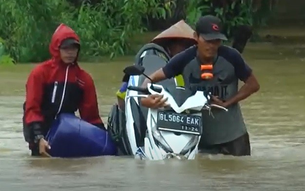 28 Mengungsi2