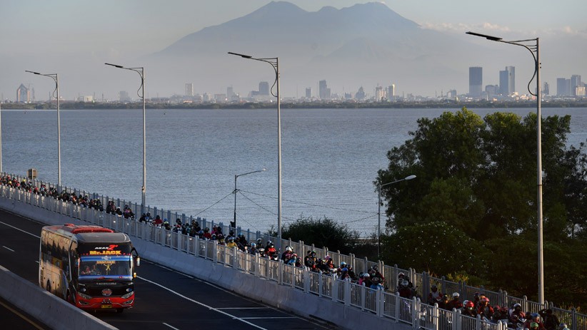 Jembatan Suramadu yang terlihat mega. (Foto: ANtara)