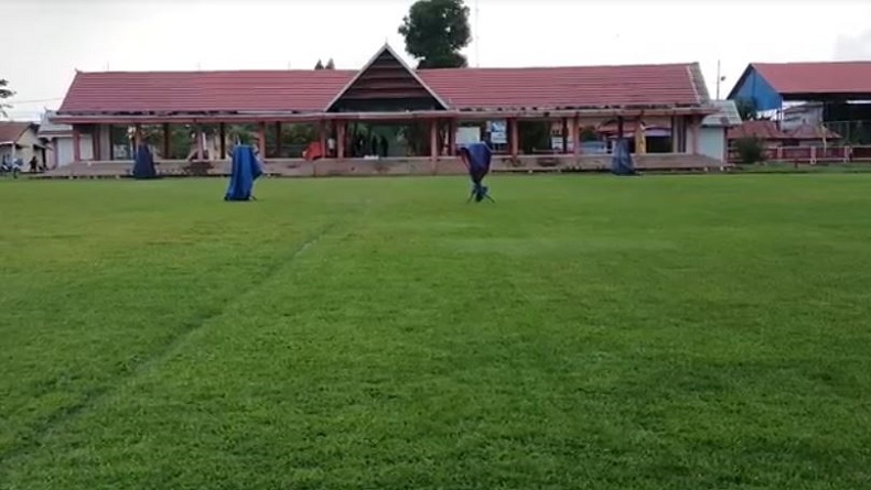 Suasana di Lapangan Merdeka, Pasangkayu Suasana di Lapangan Merdeka, Pasangkayu, Sulbar, usai salat Idul Adha, Jumat (31/7/2020). (Foto: iNews/Yunus Suparlin)