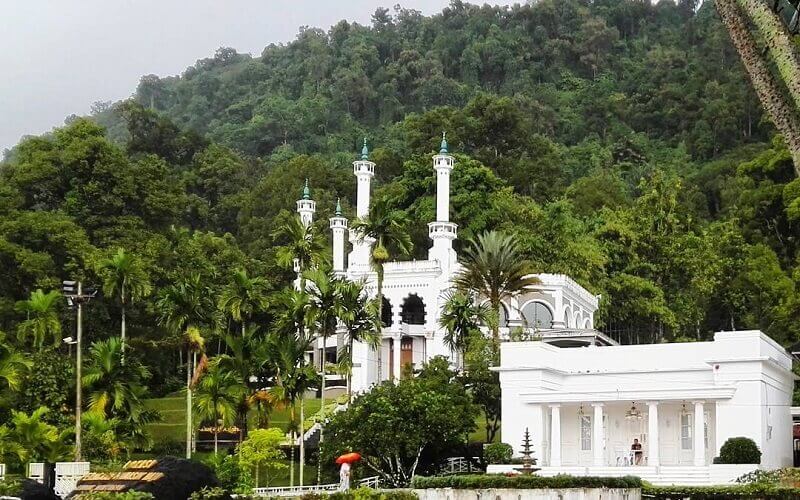 5 Tempat Wisata di Padang Terpopuler, Nomor 3 Ada Masjid Miniatur