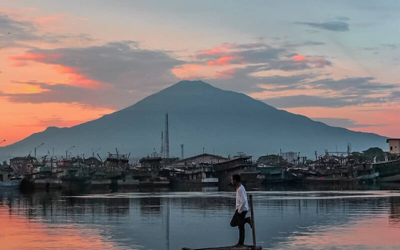 5 Tempat Wisata di Cirebon Terpopuler, Unik Ada yang Mirip ...