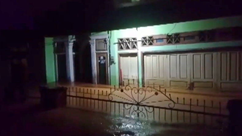 Banjir melanda Kota Padang (Budi Sunandar/iNews)