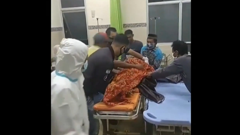 Korban penusukan-1 Korban penusukan karena pelaku cemburu dengan mantan suami (Berrie Brima/iNews)
