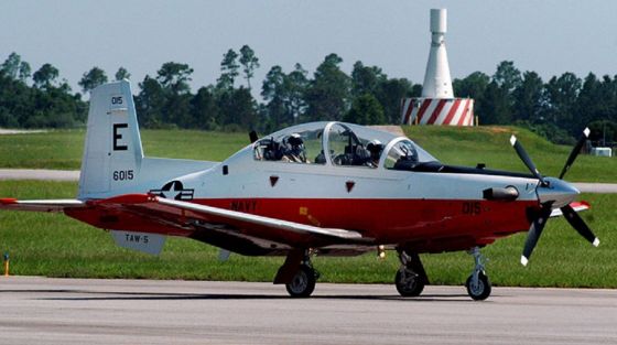 Pesawat T-6B AL AS Pesawat latih Angkatan Laut AS T-6B Texan II jatuh menimpa rumah warga di Florida (Foto: US Navy)