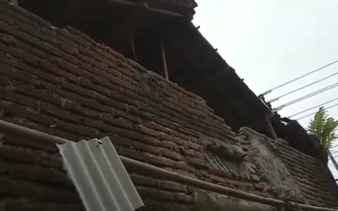 25 Gempa Rumah
