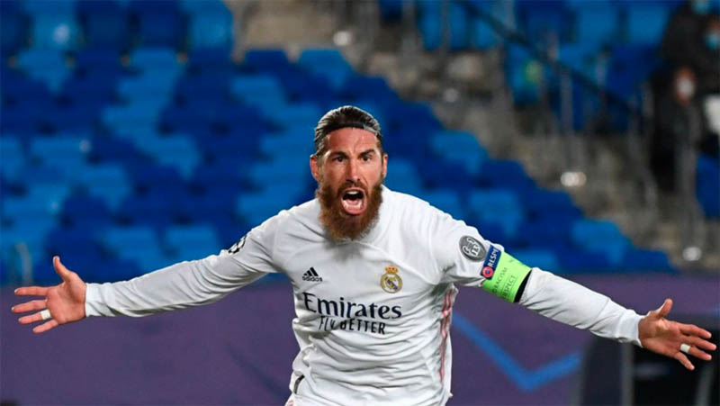 Kapten Real Madrid Sergio Ramos merayakan golnya ke gawang Inter Milan pada matchday ketiga Liga Champions di Estadio Alfredo Di Stefano, Rabu (4/11/2020) dini hari WIB. (Foto: AS)