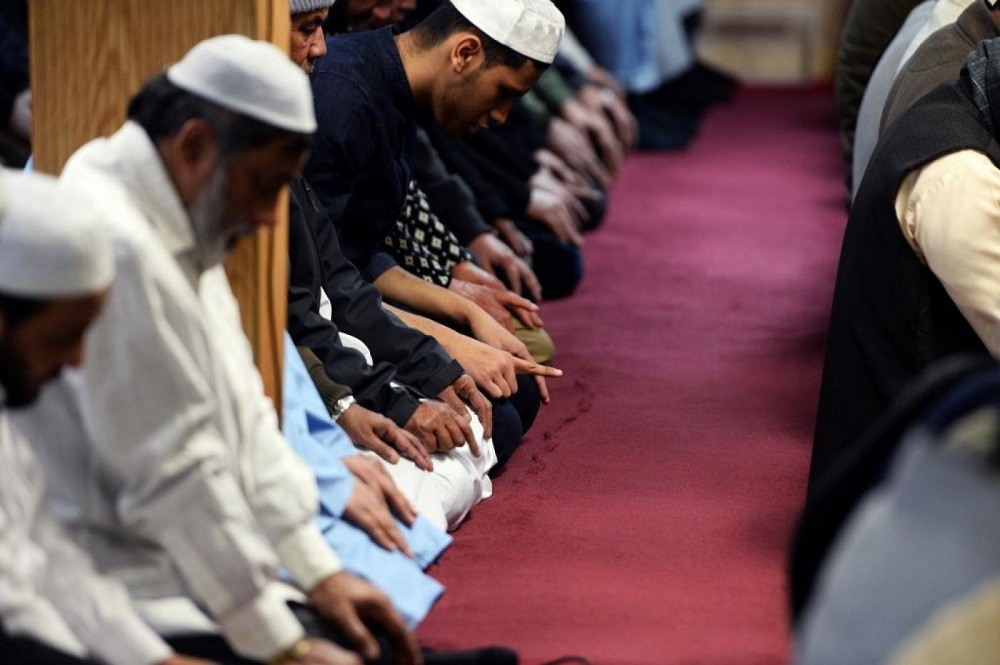 Bacaan Niat Sholat Subuh Lengkap Beserta Artinya dan Doa Qunut