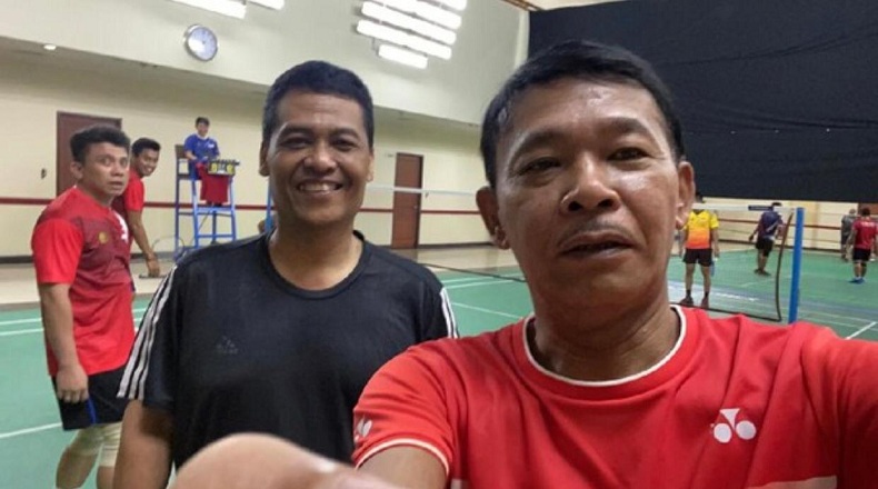 Kapolri Idham Azis bermain badminton Kapolri Idham Azis bermain badminton (Foto: Humas Mabes Polri)