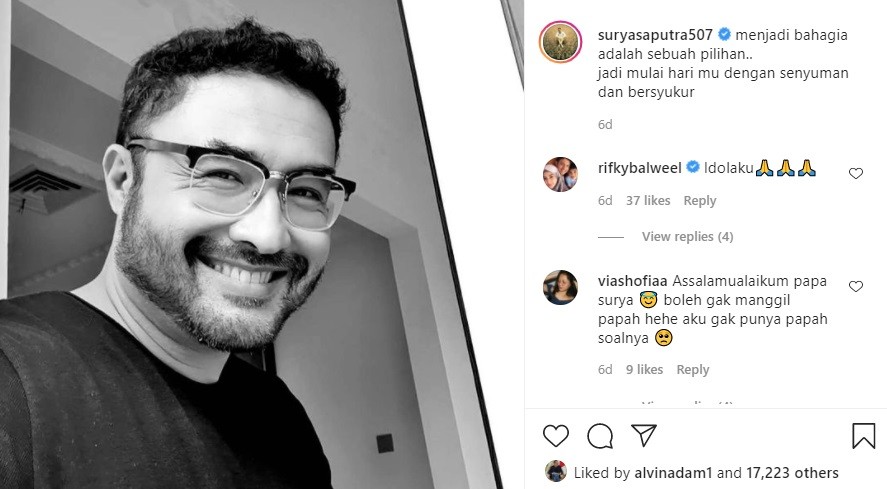 Surya Saputra Senyum