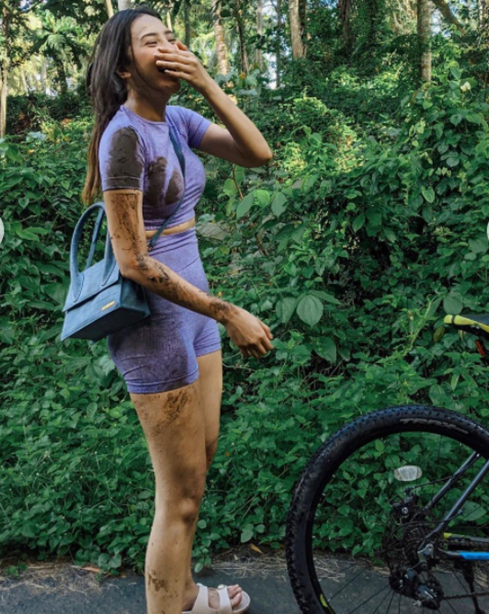 Anya Geraldine Jatuh Dari Sepeda2