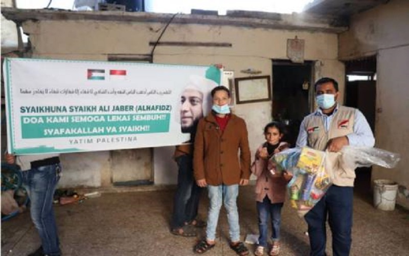 PALESTINA2.JPG Anak-anak Palestina memanjatkan doa untuk kesembuhan Syekh Ali Jaber. (Foto: Media Sosial)
