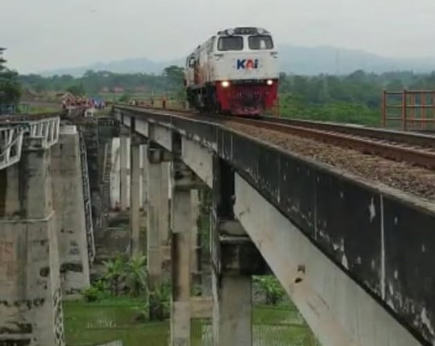 Sempat Lumpuh 12 Jam, Jembatan Ambruk Di Brebes Bisa Dilewati KA Secara ...