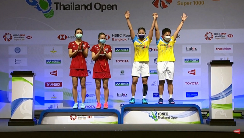 Greysia/Apriyani 3 Ganda putri Indonesia Greysia Polii/Apriyani Rahayu menjuarai Thailand Open 2021 usai mengalahkan wakil tuan rumah, Jongkolphan Kititharakul/Rawinda Prajongjai pada babak final di Impact Arena, Minggu (17/1/2021) sore. (Foto: BWF)