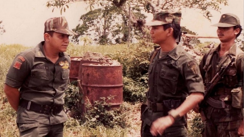 AM Hendropriyono (kiri) bersama Prabowo Subianto (kanan) pada 1983. (Foto: Instagram Diaz Hendropriyono).