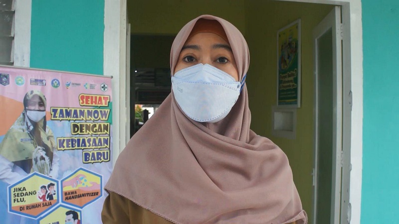 Vaksinasi Puskesmas Koba1 Kepala Puskesmas Koba, drg. Eva Fidia Lestari