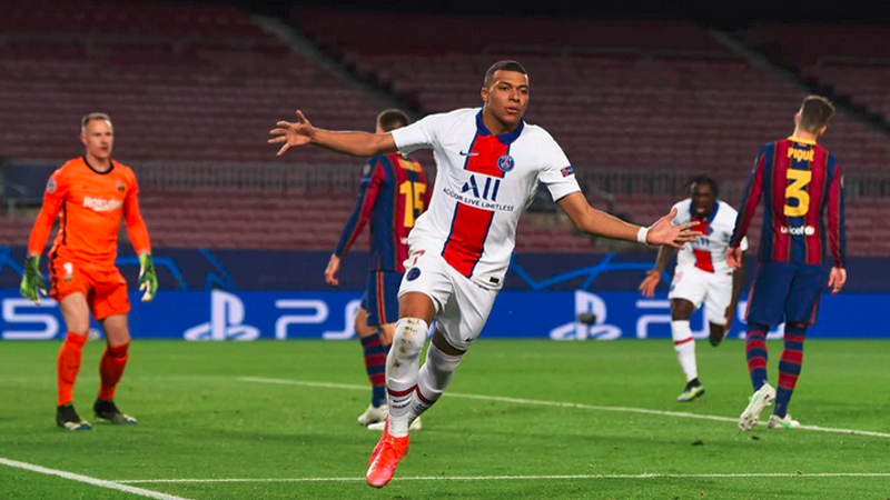 Mbappe PSG Striker PSG Kylian Mbappe merayakan golnya ke gawang Barcelona pada leg pertama 16 besar Liga Champions 2020/2021 di Camp Nou, Rabu (17/2/2021) dini hari WIB. (Foto: UEFA)