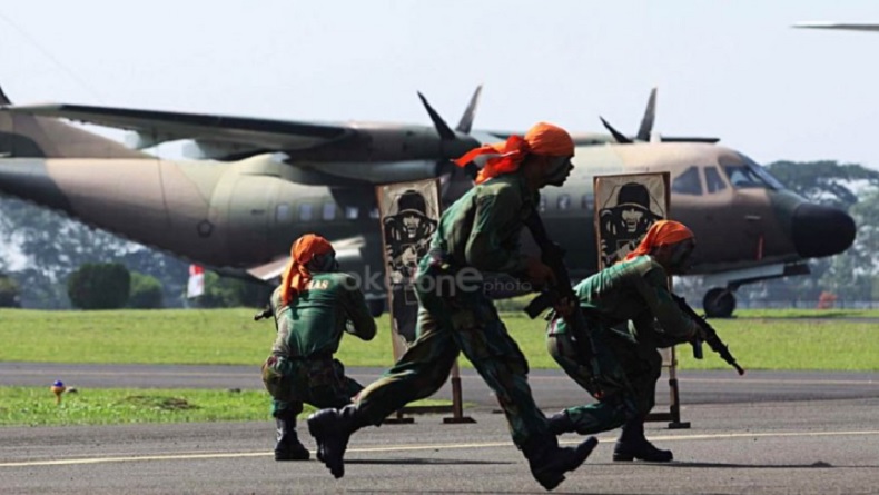 Paskhas Okezone Pasukan elite TNI AU, Korps Paskhas, wajib memiliki kemampuan para-komando atau parako. (Foto: Okezone).