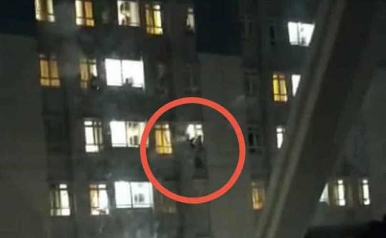 Bunuh Diri Wisma Atlet Seorang pasien Covid-19 di Wisma Atlet Kemayoran hendak bunuh diri loncat dari lantai 20. (Foto: Istimewa)