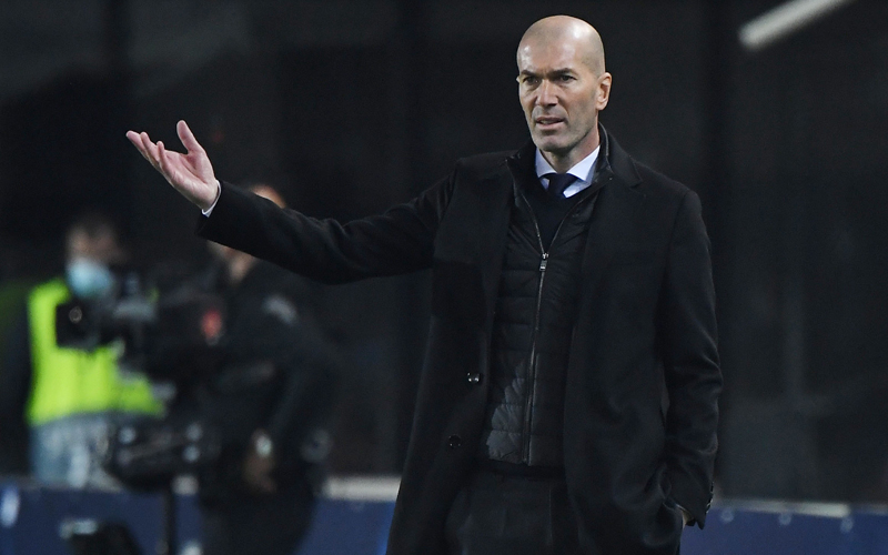 Pelatih Real Madrid Zinedine Zidane mengakui timnya kewalahan melawan Atalanta meski akhirnya menang 1-0, Kamis (25/2/2021) dini hari WIB. (Foto: Reuters)