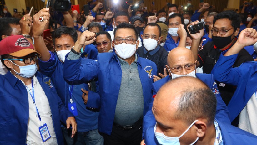 06 Antara Moeldoko Demokrat 4 Ketum PKPI, Diaz Hendropriyono membagikan foto lawas SBY dan Moeldoko saat masih aktif di TNI bersama AM Hendropriyono. (Foto: Instagram @diaz.hendropriyono)