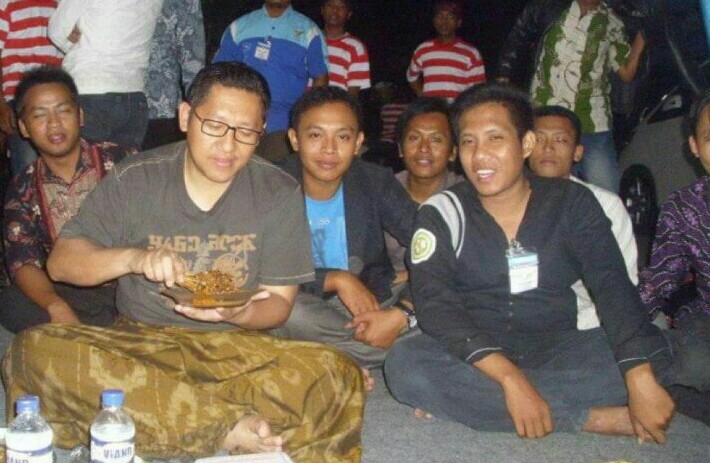 Anas Urbaningrum Anas Urbaningrum makan puasa (Foto: Twitter)