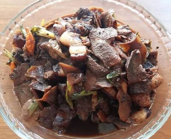 Pantollo Pamarrasan Pantollo Pamarrasan sebagai Kuliner Tradisional asal Toraja (Foto: IG @tourmakassartoraja)