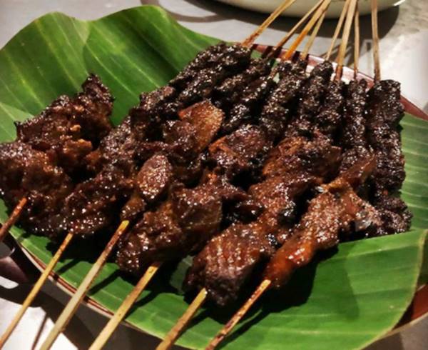 Sate Kerbau Khas Kudus Sate Kerbau Khas Kudus (Foto: Instagram @_andreimanuel)
