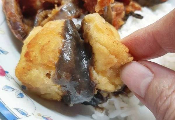 mencicipi tahu petis IG@regina_adikarta