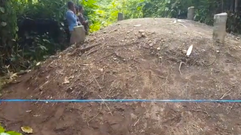 Tanah kuburan di Padang Pariaman, Sumbar menjadi tinggi secara tiba-tiba (Rus Akbar/MNC Portal)
