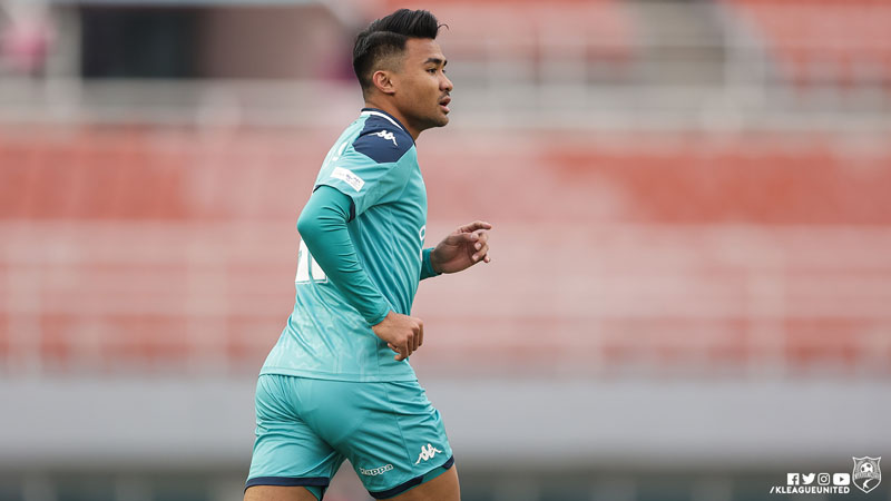 Asnawi Mangkualam 2 Asnawi Mangkualam Bahar (kiri) melakoni debutnya bersama Ansan Greeners kontra Yangpyeong FC di laga putaran kedua Piala FA Korea (KFA) 2021, Minggu (28/3/2021) sore WIB. (Foto: Twitter @KLeagueUnited)
