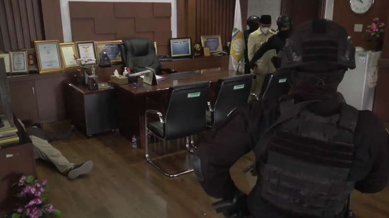 teroris dilumpuhkan Teroris berhasil dilumpuhkan personel Brimob Polda Aceh. (Foto: iNews/Syukri Syarifuddin)