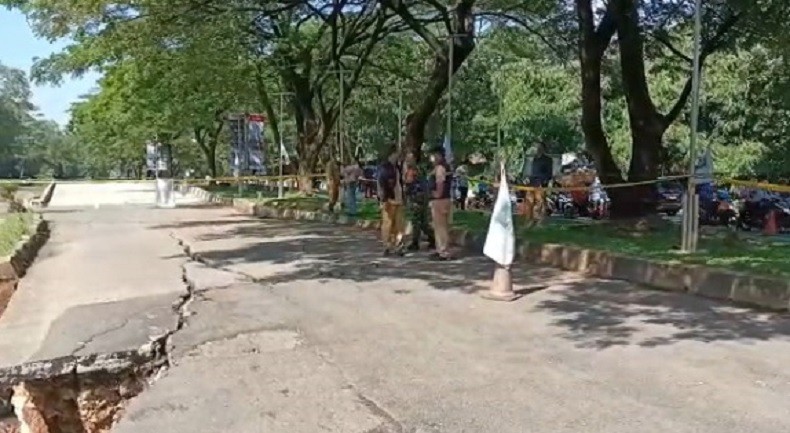 GDC Ambles 1 Seorang pedagang di Pasar Argosari, Wonosari, Gunungkidul di kiosnya. (Foto: iNews.id/Kismaya Wibowo)