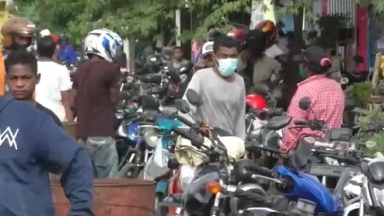 BBM Langka di Lembata Warga Harus Antre sejak Malam di SPBU