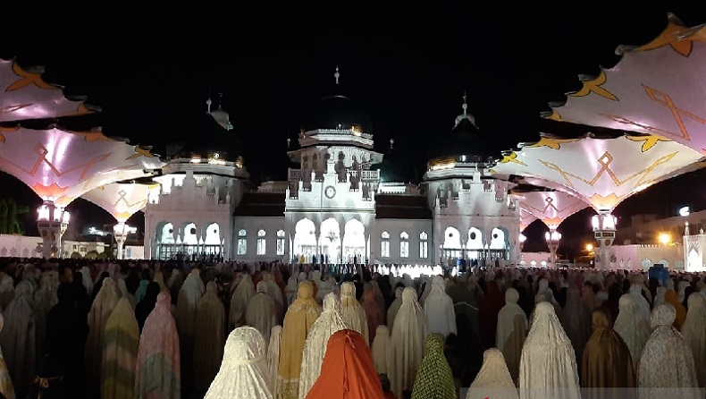 Tarawih Perdana Ramadan 1442 Hijriah, Ribuan Jemaah Padati Masjid Raya Baiturrahman