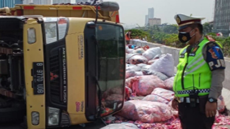 Truk Di Tol Ancol Tmc Ilusrrasi seorang perempuan dianiaya suami yang suka mengisap sabu. (Foto: Ist)