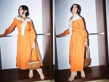 Glenca Chysara Glenca memakai dress dan scarft.