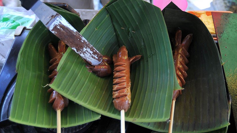 Minggu Tanpa Plastik, Pelaku Kuliner Bali Suguhkan Makanan di Atas Daun Pisang